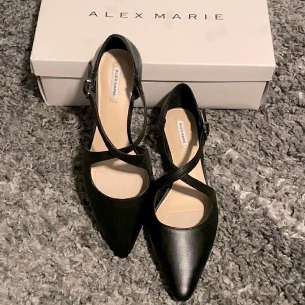 NIB Leather Criss Cross Flats